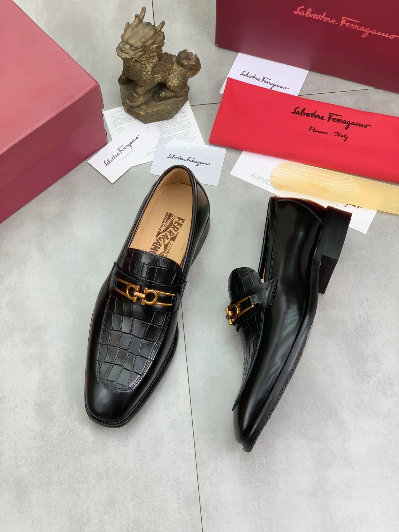 Men's Men's Shoes 💰P460💰[New Style] Water-dyed Niuli 🆘[Salvatore Ferragamo] Ferragamo's latest casual business leather shoes for men! Available at counters simultaneously! The fabric is made of specially imported original open-edge beaded calfskin, and the interior is made of imported water-dyed cowhide. It is absolutely luxurious and leads the fashion trend. Matching code: 38-45 (46 and 47 can be customized); black and brown colors are optional